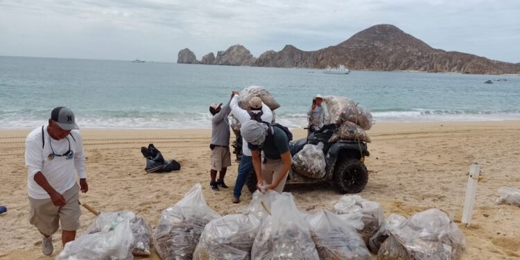 Se realizó el retiro de 12 toneladas de residuos sólidos en las playas del municipio, equivalente a 61 mil 657 bolsas.