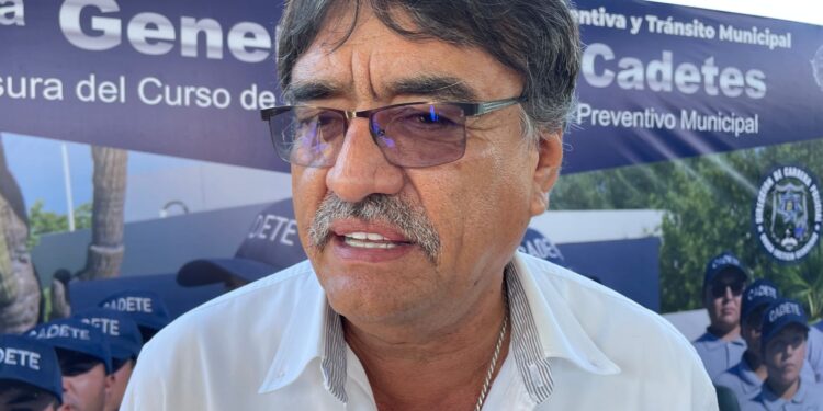 Oscar Leggs Castro se ha dado a la tarea de colocar señalamientos sobre la carretera Transpeninsular, informando sobre los límites de velocidad y será en breve cuando se apliquen fuertes sanciones a quienes no los respeten.