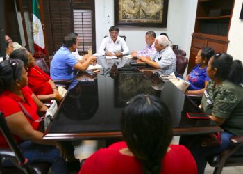 Se llevo a cabo reunión con una comitiva de Antorcha Campesina, ello con la finalidad de dar seguimiento a las solicitudes y peticiones planteadas por integrantes de dicho movimiento.