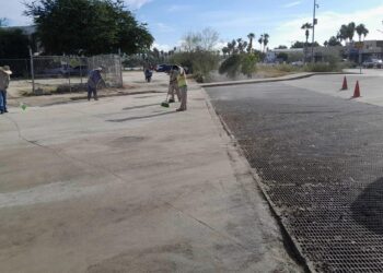 Realizan labores de limpieza por las diversas calles de la ciudad con la finalidad de rehabilitar las avenidas y retirar la basura acumulada tras el arrastre del agua.