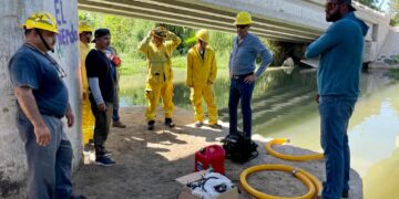 La mañana de este miércoles se llevaron a cabo prácticas en la zona del estero, posterior a la capacitación que se impartiera a personas servidoras públicas, integrantes de asociaciones civiles y elementos de emergencia como Bomberos y Protección Civil.