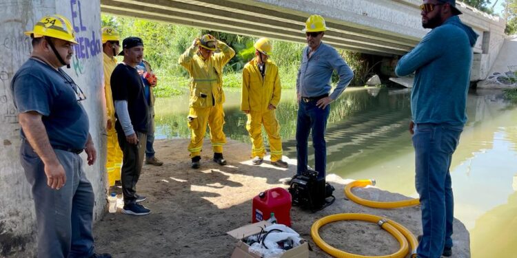 La mañana de este miércoles se llevaron a cabo prácticas en la zona del estero, posterior a la capacitación que se impartiera a personas servidoras públicas, integrantes de asociaciones civiles y elementos de emergencia como Bomberos y Protección Civil.