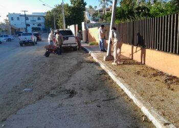Se realizaron actividades de limpieza en la zona Centro de San José del Cabo, barriendo la tierra y arena que dejaron a su paso las lluvias ocasionadas por ‘’Norma’’.