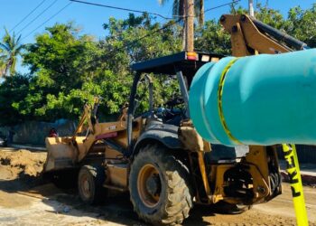 El equipo de Operación y Mantenimiento de Agua Potable a través de la Coordinación de Alcantarillado, se encuentra trabajando en las calles y avenidas del municipio.