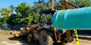 El equipo de Operación y Mantenimiento de Agua Potable a través de la Coordinación de Alcantarillado, se encuentra trabajando en las calles y avenidas del municipio.