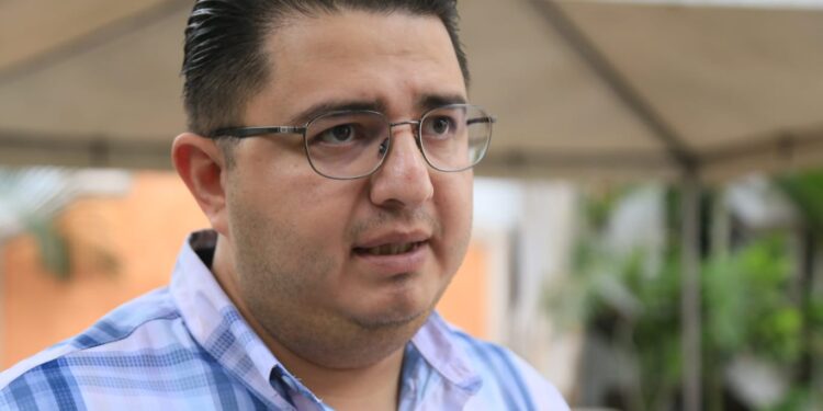 Reciben y atienden diferentes solicitudes ciudadanas de información sobre el quehacer municipal.