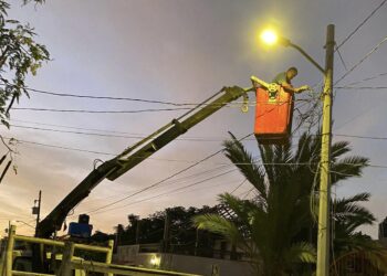 Se realizaron reparaciones de luminarias en las principales vialidades de la delegación de Cabo San Lucas.