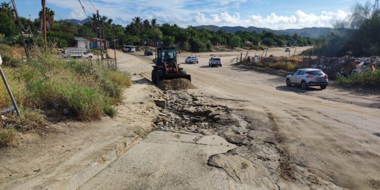 Las lluvias que se presentaron este lunes en este municipio dejaron cortes en algunos caminos rurales, por lo que personal de la Dirección General de Servicios Públicos se avocó de inmediato a la rehabilitación de los mismos