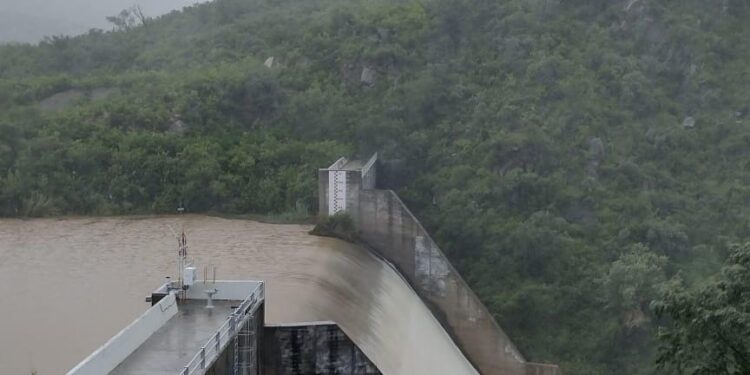 Presa La Palma y San Lázaro, no representan peligro toda vez que funcionan correctamente para proteger a la población mediante el control de los escurrimientos y favorecer la recarga de acuíferos