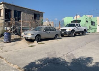 Se llevó a cabo notificaciones a propietarios de automóviles que se encuentren en condición de abandono en las calles de la ciudad.