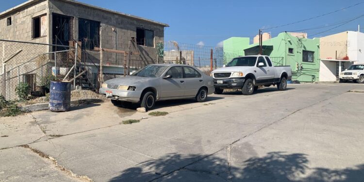 Se llevó a cabo notificaciones a propietarios de automóviles que se encuentren en condición de abandono en las calles de la ciudad.