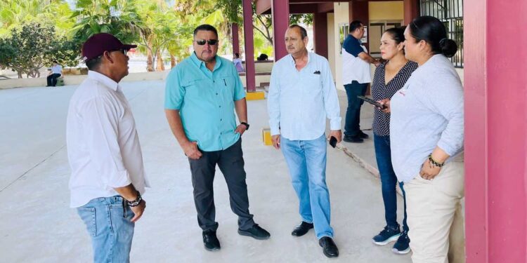 Autoridades municipales y delegacionales acordaron la necesidad de instalar un nuevo cárcamo de rebombeo en la Secundaria Técnica #16