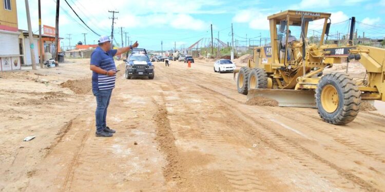 Consejo Municipal de Protección Civil se tomó la decisión de suspender las clases en el turno matutino con el propósito de que disminuyera el tráfico y de esa manera poder avanzar con los trabajos de mantenimiento en calles y avenidas