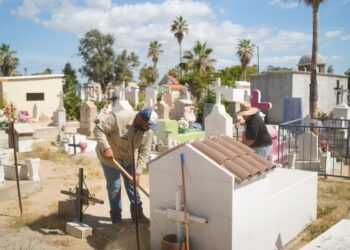 Realizan tareas de limpieza en los diversos panteones del municipio