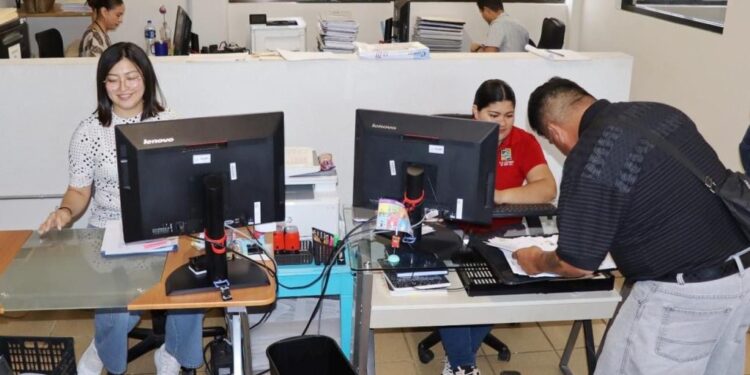 Diariamente personal de la Dirección Municipal de Catastro recibe y atiende hasta 120 trámites