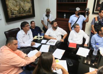 El presidente municipal de Los Cabos Oscar Leggs Castro, presidió este lunes 09 de octubre la 2da sesión extraordinaria del Comité Técnico del Fideicomiso del Cobro del Derecho al Saneamiento Ambiental