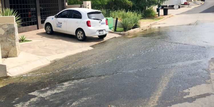 Se da seguimiento a los reportes ciudadanos interpuestos sobre derrames de aguas negras en la carretera Transpeninsular