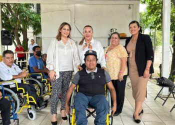 Hicieron entrega de 18 sillas de ruedas a la población del municipio de Los Cabos,