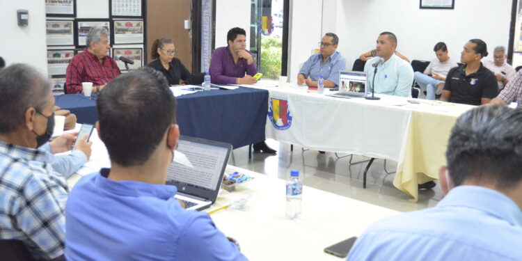 Analizan comisiones unidas iniciativa ciudadana que busca derogar el artículo 168 del Código Penal para BCS