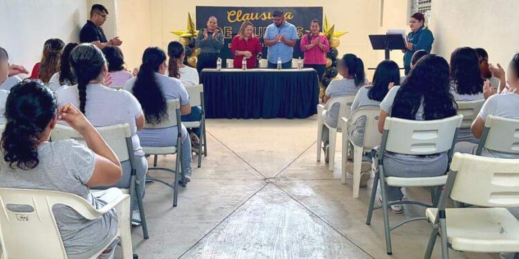 Contribuye Ayuntamiento de La Paz en la reintegración económica de internas del Cereso