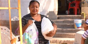 Entrega Ayuntamiento apoyos a familias de la colonia Ampliación Lázaro Cárdenas Rinconada