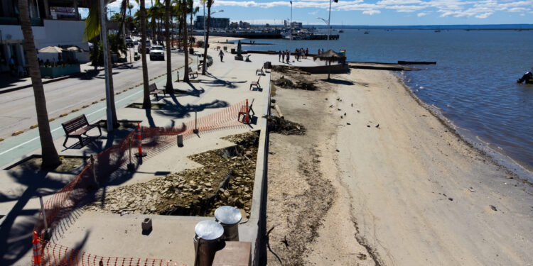 REALIZA API-BCS REPARACIÓN DE SOCAVONES EN MALECÓN LA PAZ