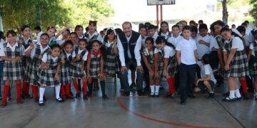 ENTREGAN ROTARIOS “JUEGOS MÁGICOS MATEMÁTICOS” A 250 ESCUELAS PRIMARIAS DE BCS