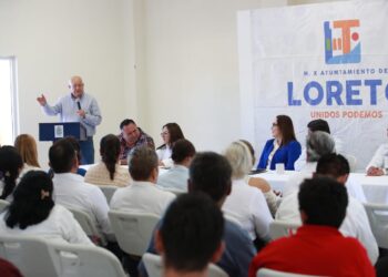 ENTREGA GOBERNADOR VCC CONCESIONES EN MODALIDAD DE TAXI EN LORETO