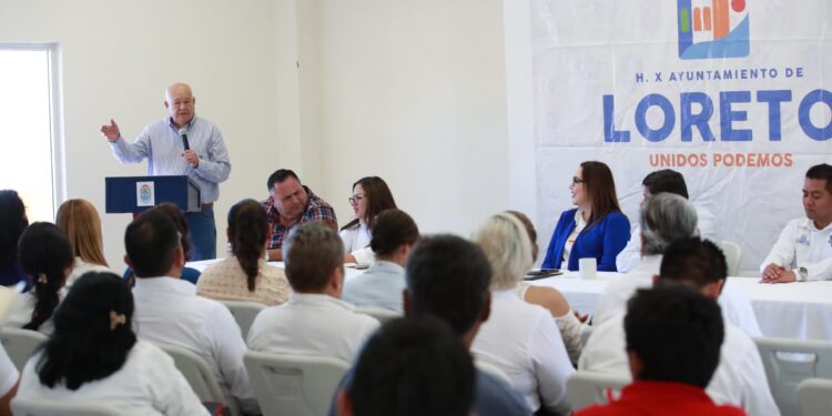 ENTREGA GOBERNADOR VCC CONCESIONES EN MODALIDAD DE TAXI EN LORETO