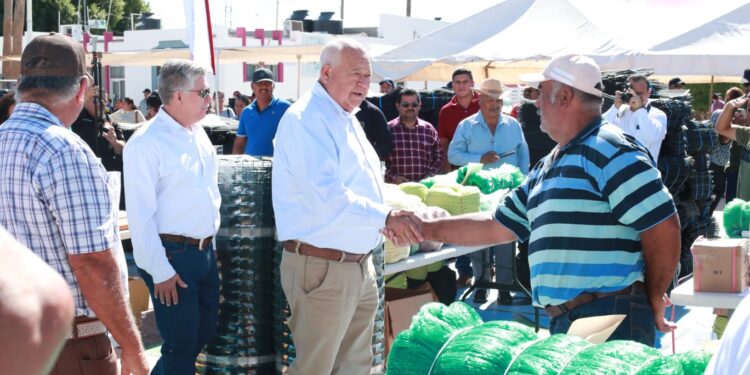 ENTREGA GOBERNADOR VCC APOYOS PESQUEROS Y ACUÍCOLAS EN COMONDÚ