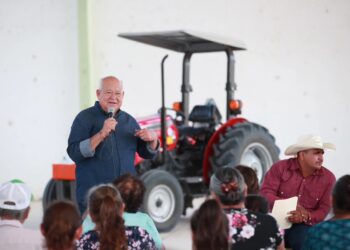 VISITA GOBERNADOR VCC SAN ISIDRO Y LA PURÍSIMA: ENTREGA TRACTOR