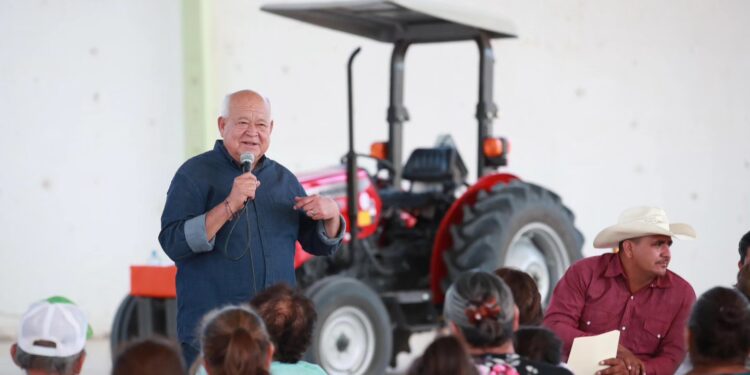 VISITA GOBERNADOR VCC SAN ISIDRO Y LA PURÍSIMA: ENTREGA TRACTOR
