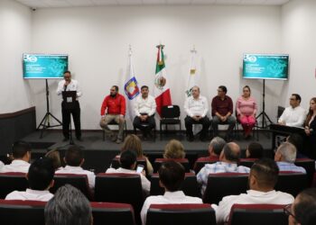 INAUGURA HOMERO DAVIS, SECRETARIO GENERAL DE GOBIERNO, EXPOSICIÓN FOTOGRÁFICA DE LOS 80 AÑOS DEL IMSS