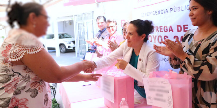 ENTREGÓ GOBIERNO DE BCS APOYOS EN SALUD A MUJERES EN TRATAMIENTO POR CÁNCER DE MAMA&nbsp;