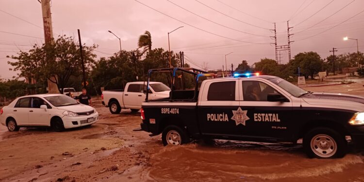 BRINDÓ POLICÍA ESTATAL APOYO DURANTE EL PASO DEL HURACÁN NORMA