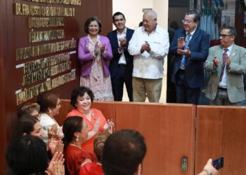 ASISTE GOBERNADOR VCC A ENTREGA DE MEDALLA “MARÍA DIONISIA VILLARINO ESPINOSA” A LILIANA EDITH LYLE FRITCH