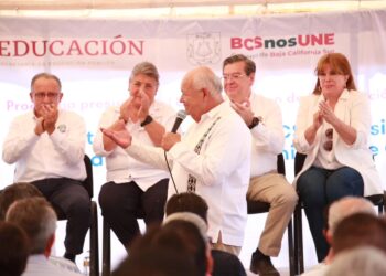 Coloca gobernador VCC primera piedra de la UABCS en Ciudad Insurgentes