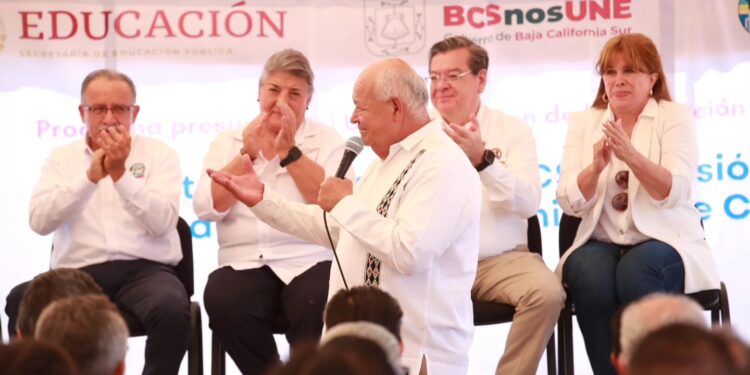 Coloca gobernador VCC primera piedra de la UABCS en Ciudad Insurgentes