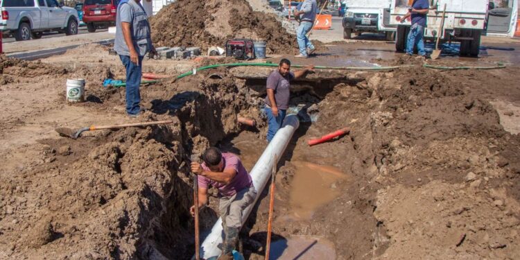 Fueron atendidas 195 fugas del 02 al 08 de octubre por parte del OOMSAPAS La Paz