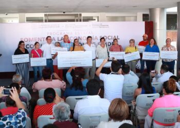 ENTREGA GOBERNADOR VCC&nbsp;1 MDP&nbsp;EN&nbsp;APOYOS PARA ECONOMÍA SOCIAL