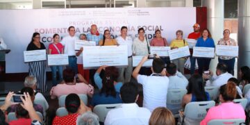 ENTREGA GOBERNADOR VCC&nbsp;1 MDP&nbsp;EN&nbsp;APOYOS PARA ECONOMÍA SOCIAL