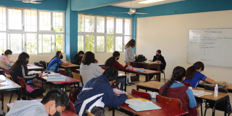 INCORPORA SEP&nbsp;EN LOS CABOS&nbsp;ACASI MIL&nbsp;ALUMNOS DE NIVEL BÁSICO RECIÉN LLEGADOS•&nbsp;Para&nbsp;ello&nbsp;se aprovecharon espacios&nbsp;en turno&nbsp;vespertino,&nbsp;en&nbsp;una secundaria&nbsp;de nueva creación&nbsp;y se instalaron&nbsp;aulas móviles