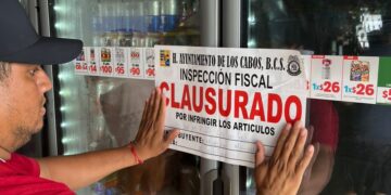 Protección Civil dictaminó el cierre de negocios no esenciales a las 08:00 de la noche, así como la suspensión de venta de bebidas alcohólicas.