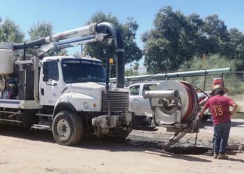 Lleva a cabo OOMSAPAS La Paz trabajos extraordinarios para atender derrames de aguas negras