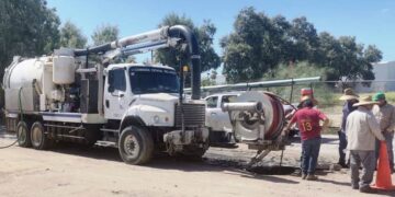 Lleva a cabo OOMSAPAS La Paz trabajos extraordinarios para atender derrames de aguas negras