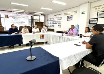 Efectuó el diputado José María Avilés Castro mesa de conciliación con iniciadores en materia de salud y protección del menor