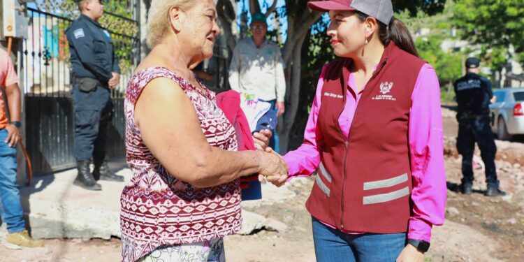 Recorre Presidenta Municipal la colonia Villas de Guadalupe