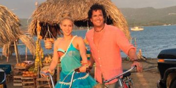 Shakira cambia  letra a una de sus  canciones para no nombrar a Pique’ en concierto de Carlos Vives