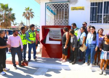 El alcalde de Los Cabos Oscar Leggs Castro tenga a bien rendir su 2do Informe de Gobierno, este jueves 09 de noviembre inauguró obras de pavimentación en Cabo San Lucas