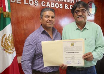 El alcalde de Los Cabos Oscar Leggs Castro, tomó protesta al ciudadano Giovanny Alberto Higuera Peralta, como nuevo titular de la Dirección Municipal de Planeación Urbana del XIV Ayuntamiento.